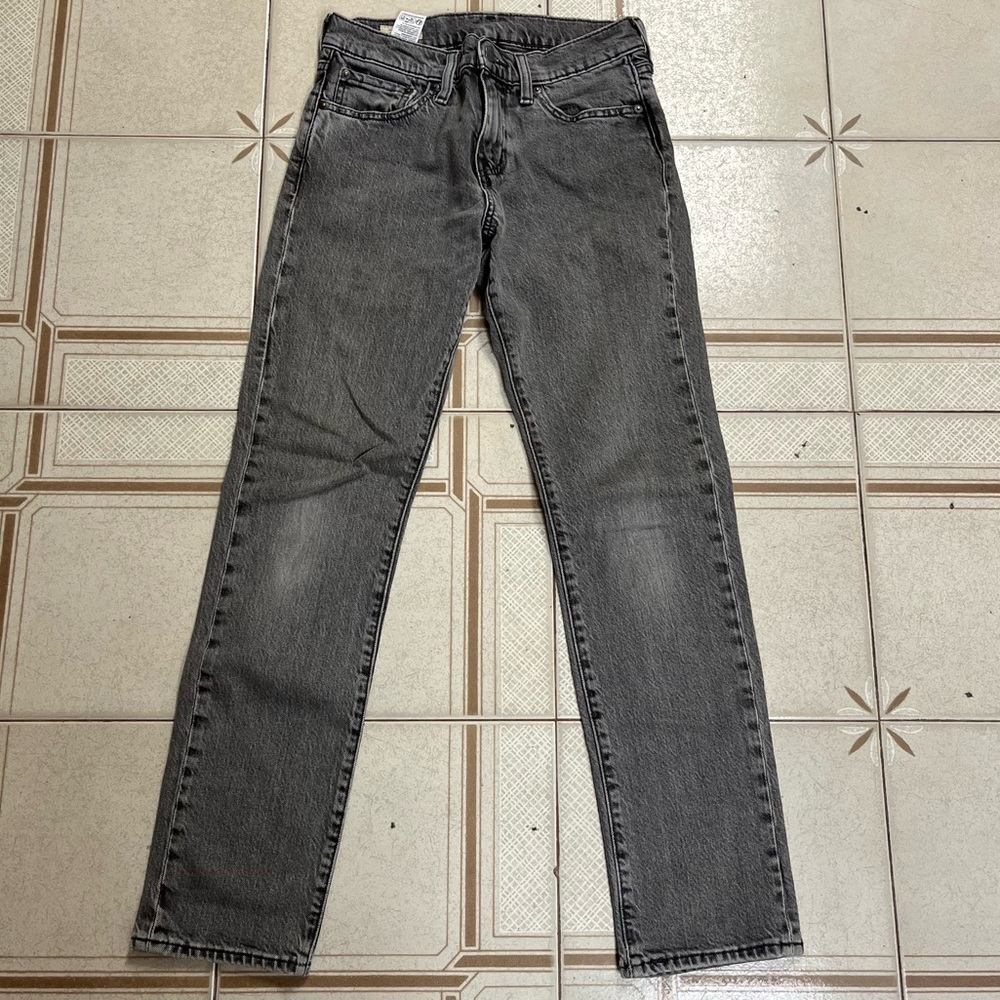 Women’s skinny jeans. gray levi’s